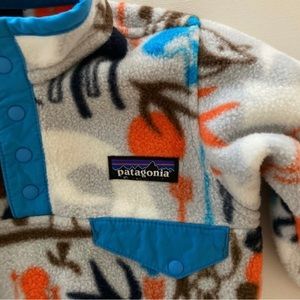 Patagonia pullover. Worn a few times. Very little wear